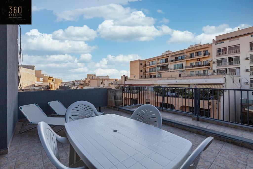 Comfortable Penthouse, Served With Lift, Wifi & Ac By 360 Estates Gzira Exteriér fotografie