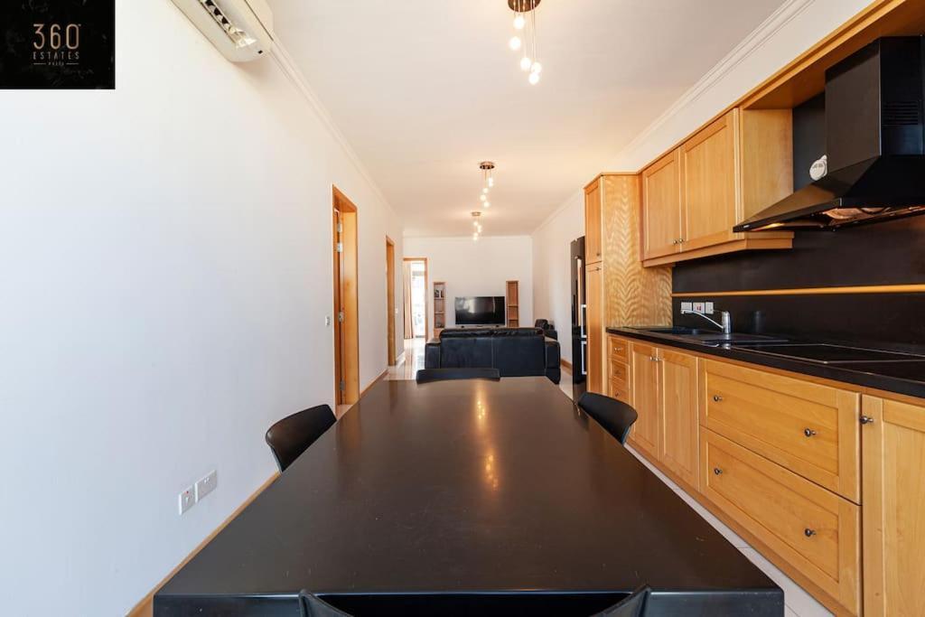 Comfortable Penthouse, Served With Lift, Wifi & Ac By 360 Estates Gzira Exteriér fotografie