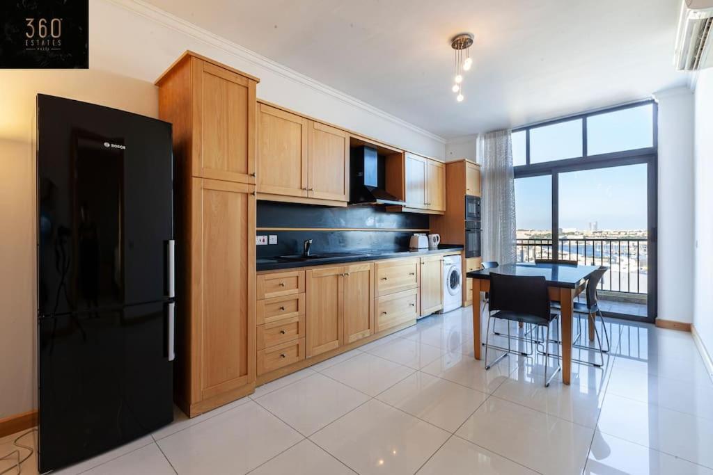 Comfortable Penthouse, Served With Lift, Wifi & Ac By 360 Estates Gzira Exteriér fotografie
